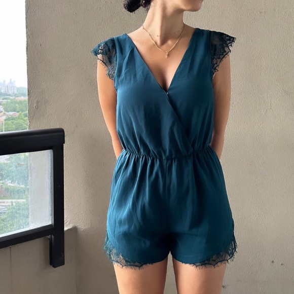 Short blue/green tone one piece with lace detail
XS - Will come steamed - Picture 1 of 2